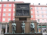 plaza statues on Torgallmenningen