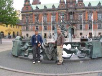 Stortoget, Francisco and Bill by fountain in front of City Hall