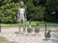 Kungsparken, boy with geese
